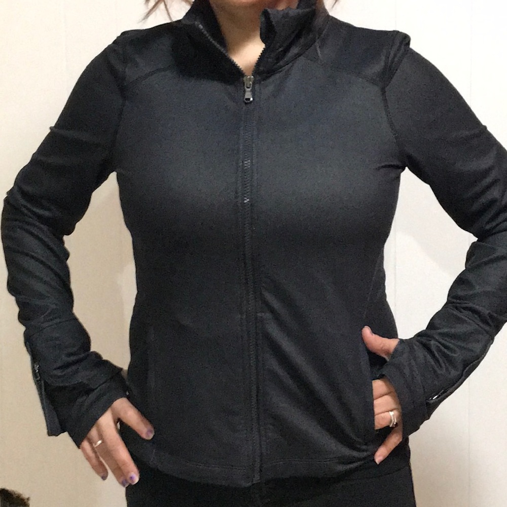 ⭕️Under armour jacket size L